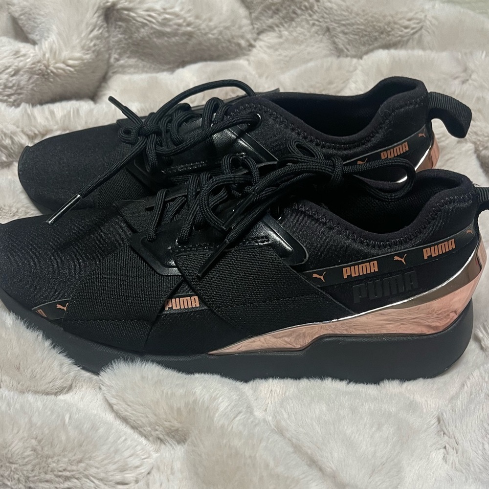 Black and rose gold pumas